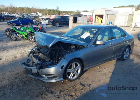 2011 Mercedes-Benz C 300 Luxury 4Matic/Sport 4Matic из США, поврежденный, VIN WDDGF8BB8BR165082